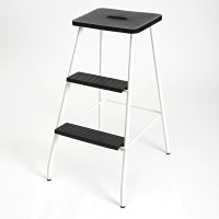 STEP STOOL WHITE/BLACK LM 182